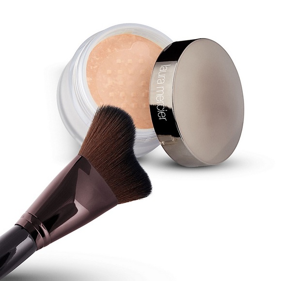 Laura Mercier Glow Powder Brush - Picture 4 of 4